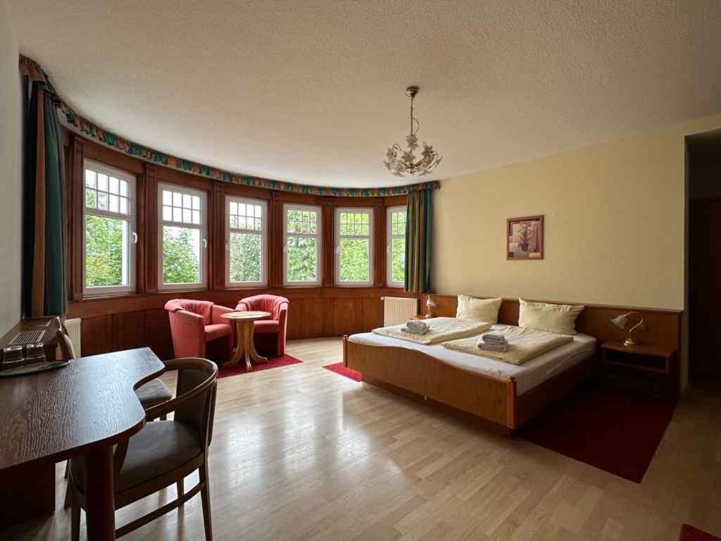 Gaststaette & Pension Waldschloesschen Оберхоф Екстериор снимка